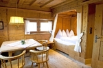 13_Angerer_Familiensuite_Tirol_Stube1.jpg